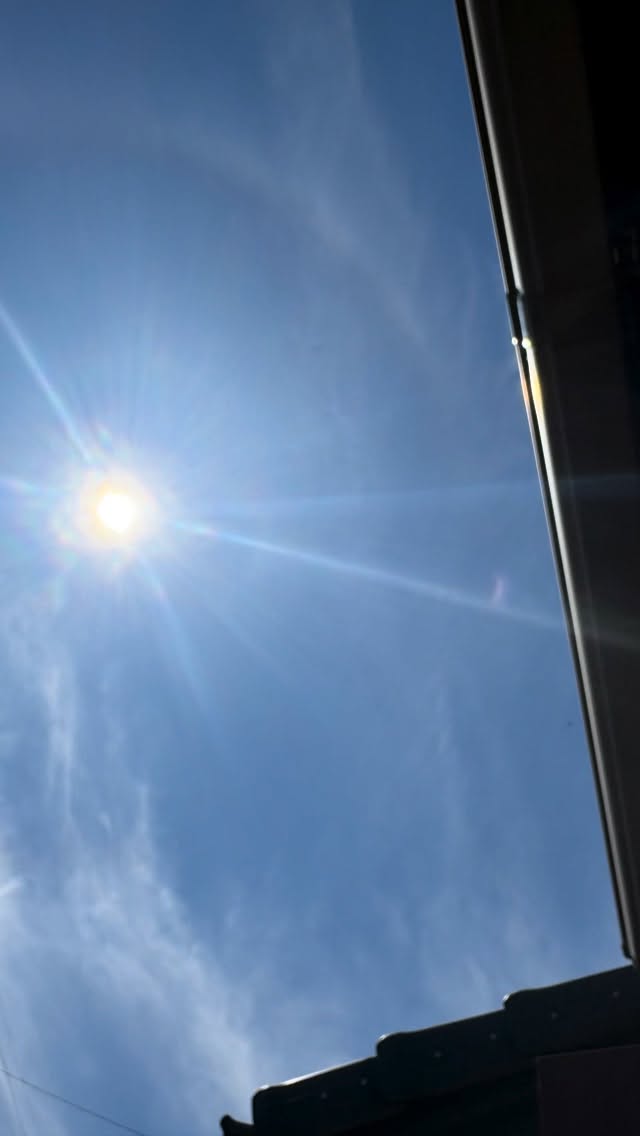 今日はこどもの日🎏
昨日の暴風がウソのような
穏やかな晴天☀️

焙煎日和だ！と
3バッチ焼きました

ニカラグアのファンキーナチュラルは
前回は五平餅のような、なんとも言えないお味でしたが
今回はどうなることやら😅

GWも後半に突入ですね
のんびりしたり
あちこち動き回ったり
楽しいひと時をお過ごしくださいませ🎵

#スペシャルティコーヒー 
#コーヒー豆 
#豆売り
#車道 
#刈谷